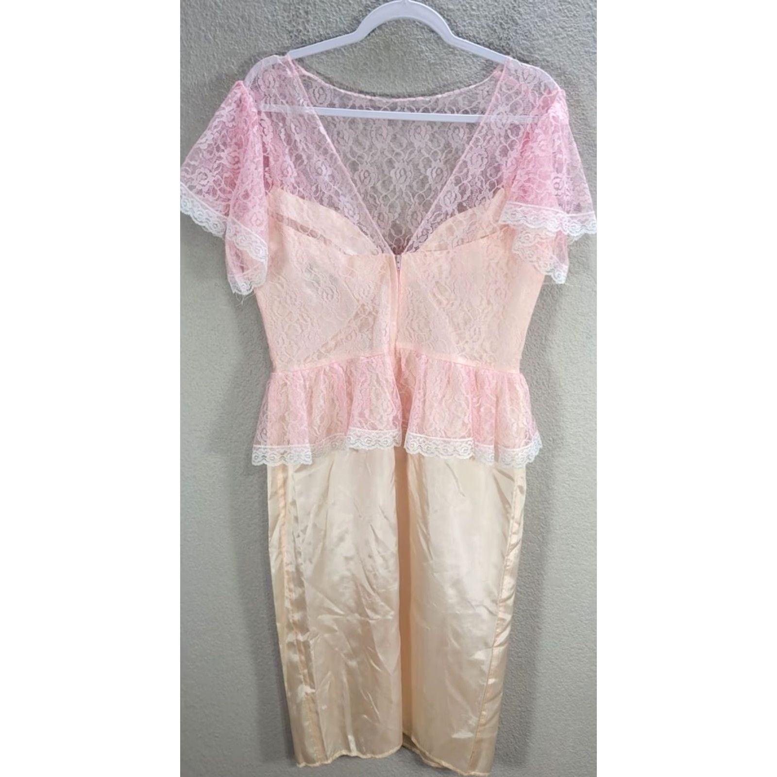 Vintage Vtg Totto Barbiecore Bodycon Dress Pastel Pink Lace Satin Open Back 13 Dress Womens Cocktail Satin Lace Open Back 13 Pink Barbiecore Totto Size XL / US 12-14 / IT 48-50 - 5 Thumbnail