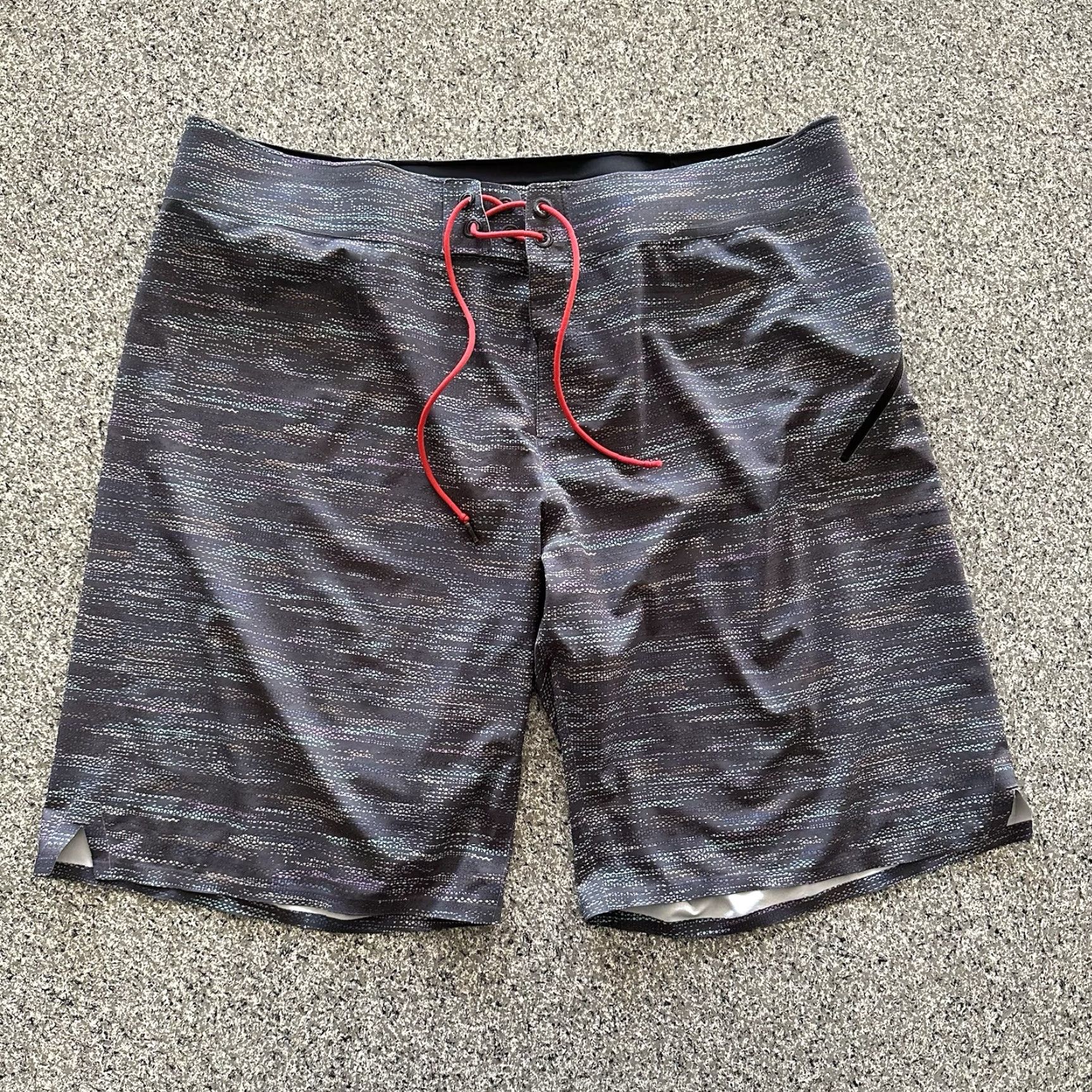 Lululemon Lululemon Boardshorts Mens 40 Regular Multicolor Stretch Board Shorts 10 in Inseam XS? Size US 40 / EU 56 - 2 Thumbnail