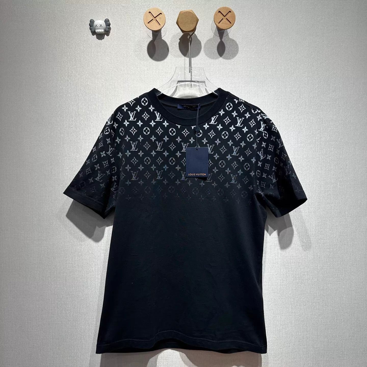 Louis Vuitton LV SS24 Black White Gradient All Over Print Tee L Size US L / EU 52-54 / 3 - 1 Thumbnail