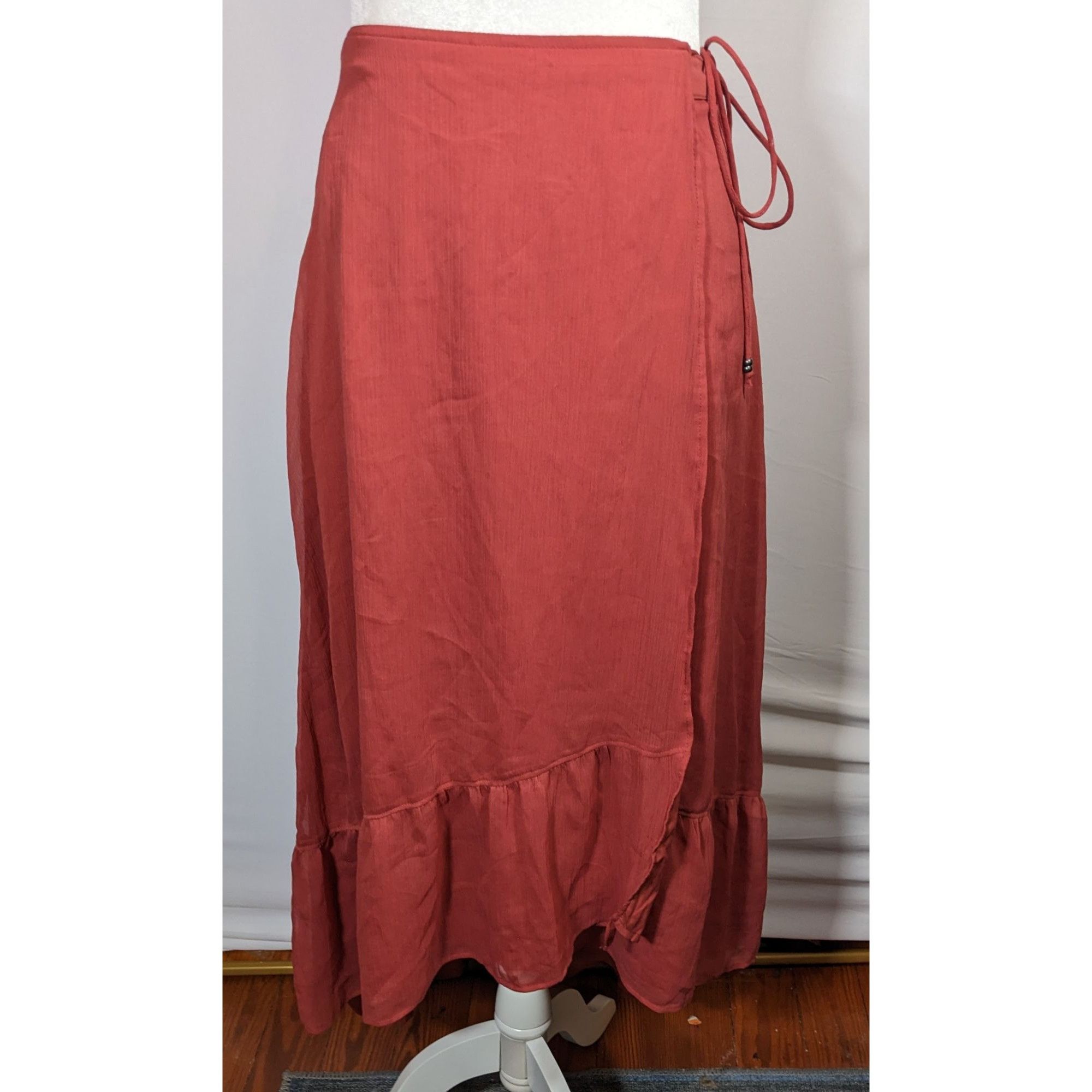 Abercrombie & Fitch Abercrombie & Fitch Preppy Boho Burgundy Ruffled Wrap Skirt Size 25" / US 0 / IT 36 - 7 Thumbnail