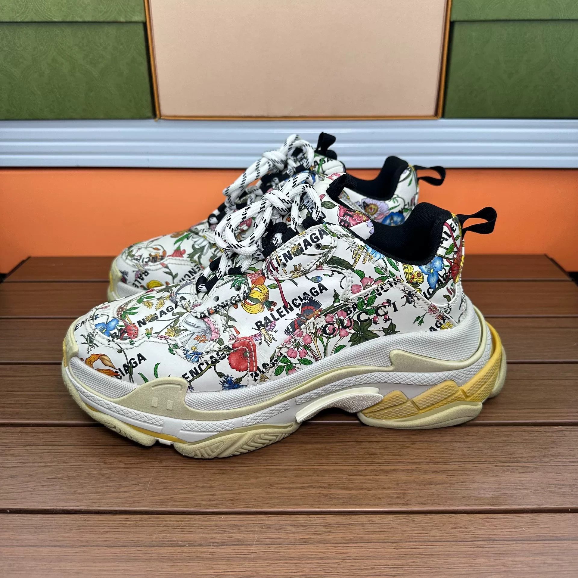 Balenciaga Balenciaga Collab Lowtop Sneakers 7 Men Size US 7 / EU 40 - 1 Thumbnail