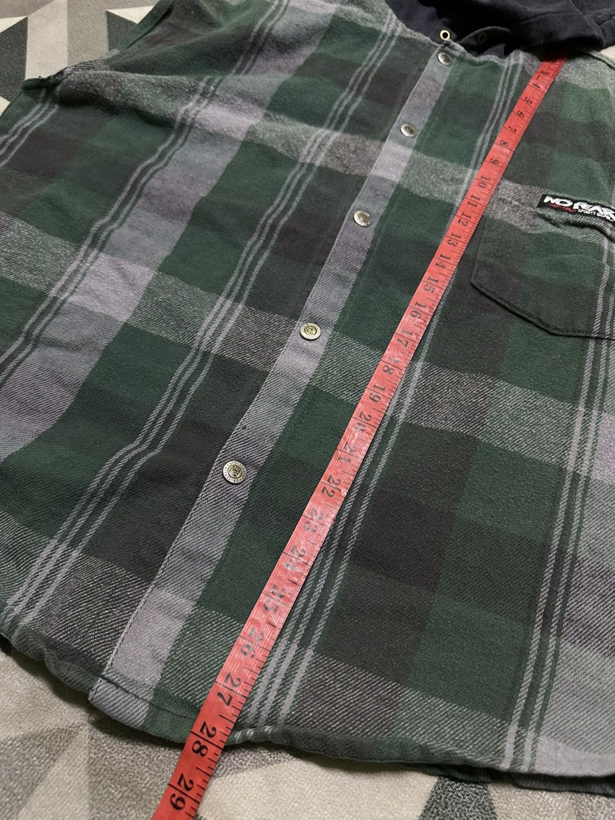 No Fear vintage Surf Style 90s plaid snap button sleeveless hoodie Size US L / EU 52-54 / 3 - 8 Thumbnail