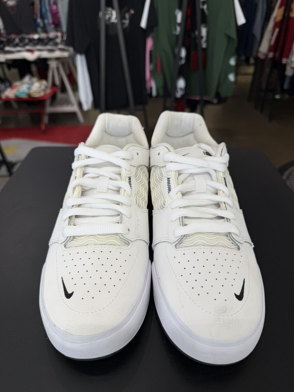 Nike Nike SB Ishod Wair White Black Size 8.5 (2022) Size US 8.5 / EU 41-42 - 2 Thumbnail