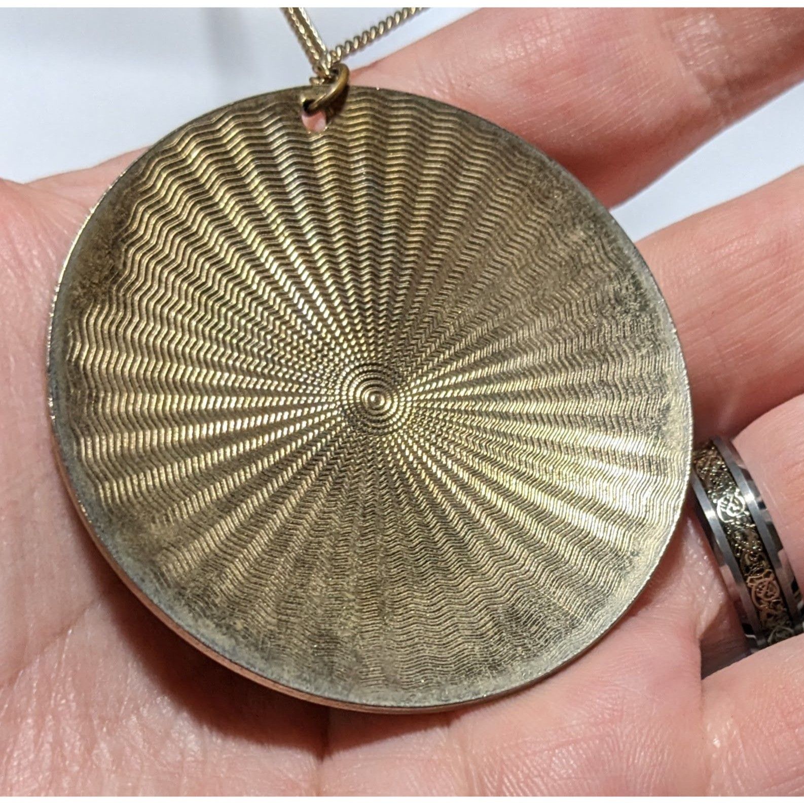 Other Vintage Large Engraved Gold Medallion Necklace Size ONE SIZE - 9 Thumbnail