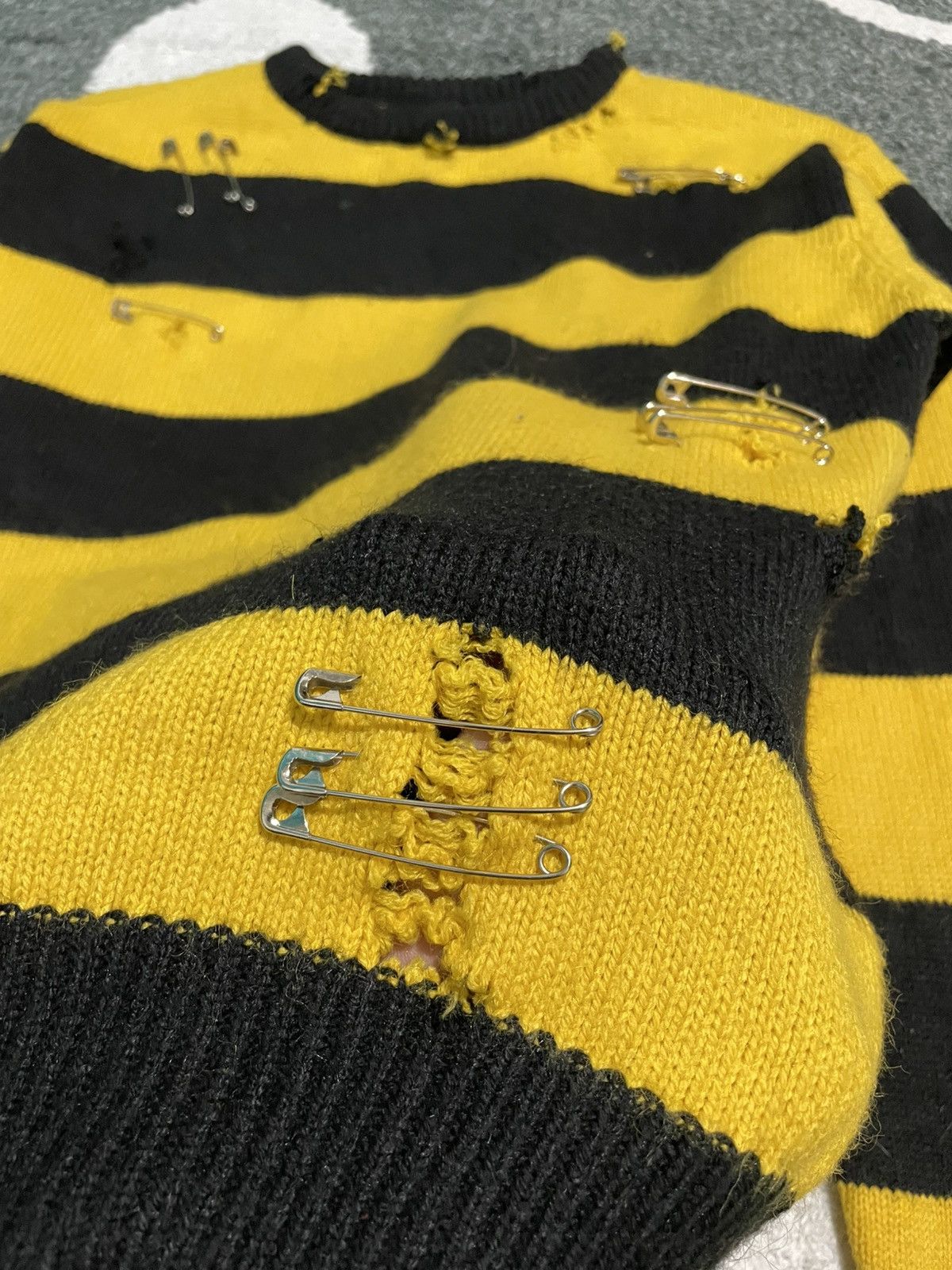 Japanese Brand SLYDE DISTRESSED STRIPED PUNK STYLE KNITWEAR Size US M / EU 48-50 / 2 - 7 Thumbnail