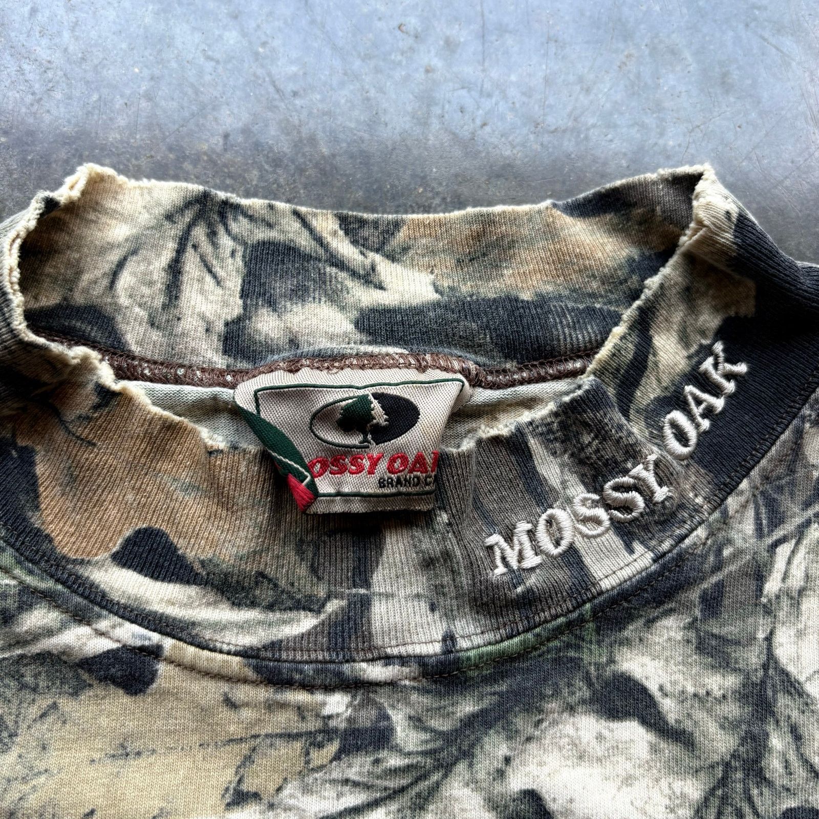 Mossy Oaks Vintage 90s Distressed Mossy Oaks Faded T-shirt Size US L / EU 52-54 / 3 - 3 Thumbnail
