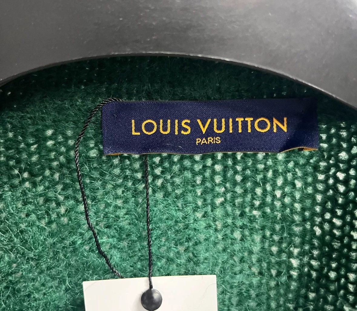 Louis Vuitton Louis Vuitton's latest green letter long knit sweater Size US L / EU 52-54 / 3 - 3 Thumbnail