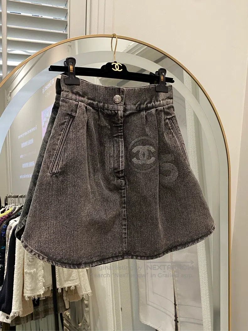 Chanel Chanel 23-year-old denim skirt Size 42" / US 20 - 1 Thumbnail