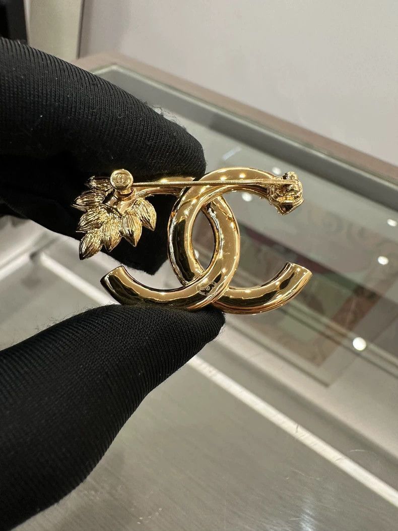 Chanel Chanel Gold CC Wheat Crystal Brooch 4cm Size ONE SIZE - 3 Thumbnail
