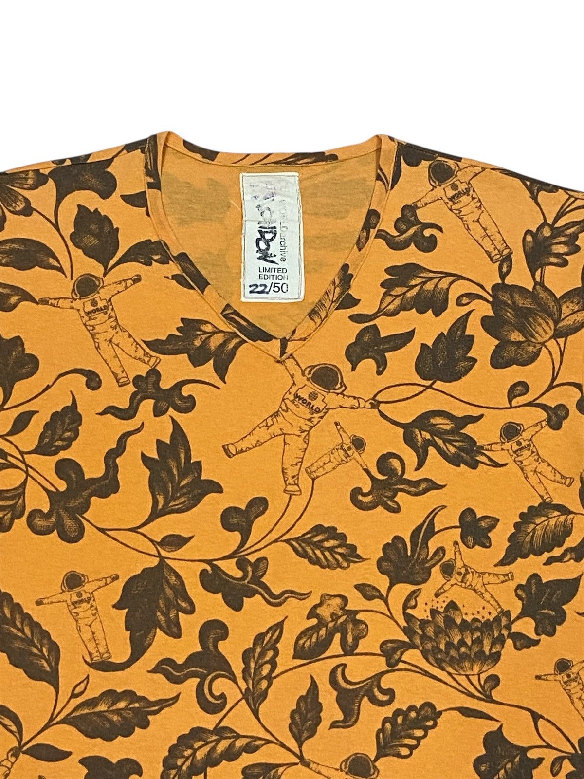 Comme des Garcons Comme Des Garçons“WORLD ARCHIVE LANDON”LIMITED EDITION 22/50 Size US M / EU 48-50 / 2 - 3 Thumbnail