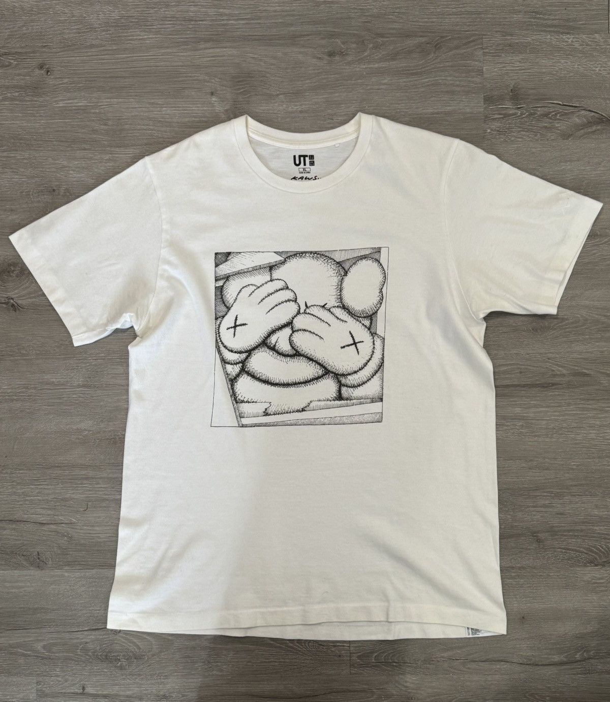 Kaws × Uniqlo Uniqlo X Kaws Chum 2016 White T Shirt Lifestyle Streetwear Size US XL / EU 56 / 4 - 1 Thumbnail