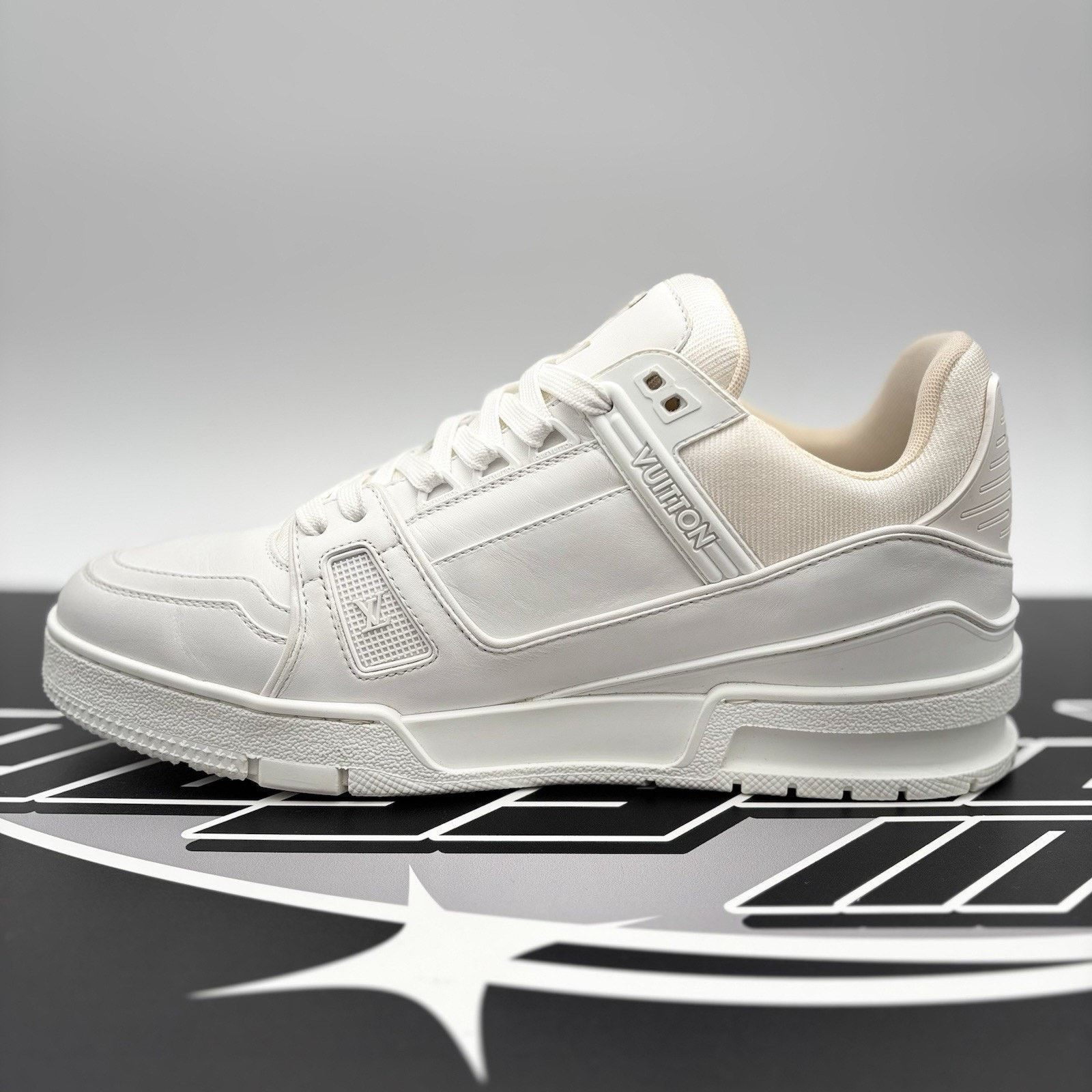 Louis Vuitton Louis Vuitton Trainer ' White ' | EXCELLENT CONDITION! Size US 8.5 / EU 41-42 - 5 Thumbnail