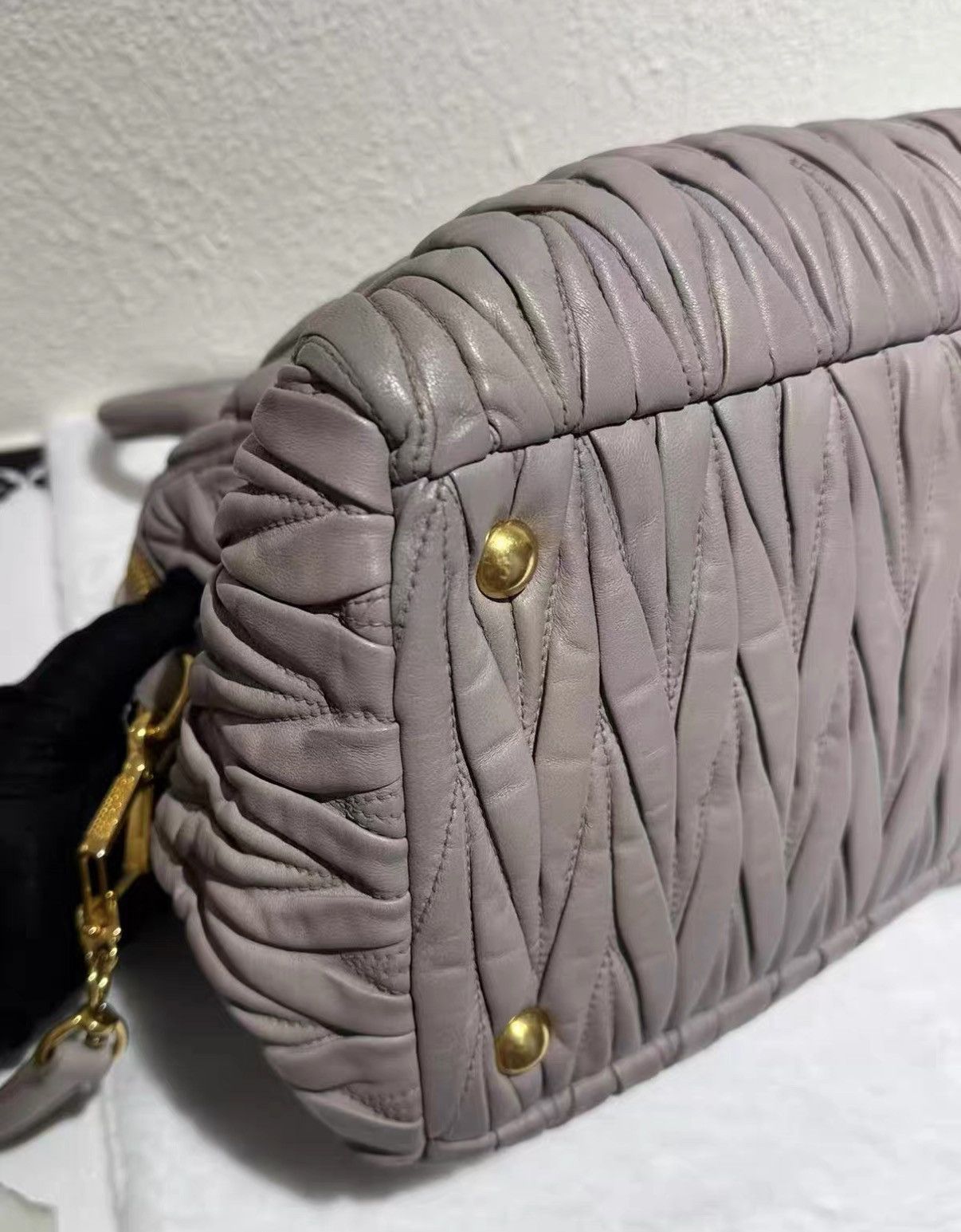 Miu Miu Miu Miu milk tea-colored lambskin ruched shell bag J38 Size ONE SIZE - 8 Thumbnail