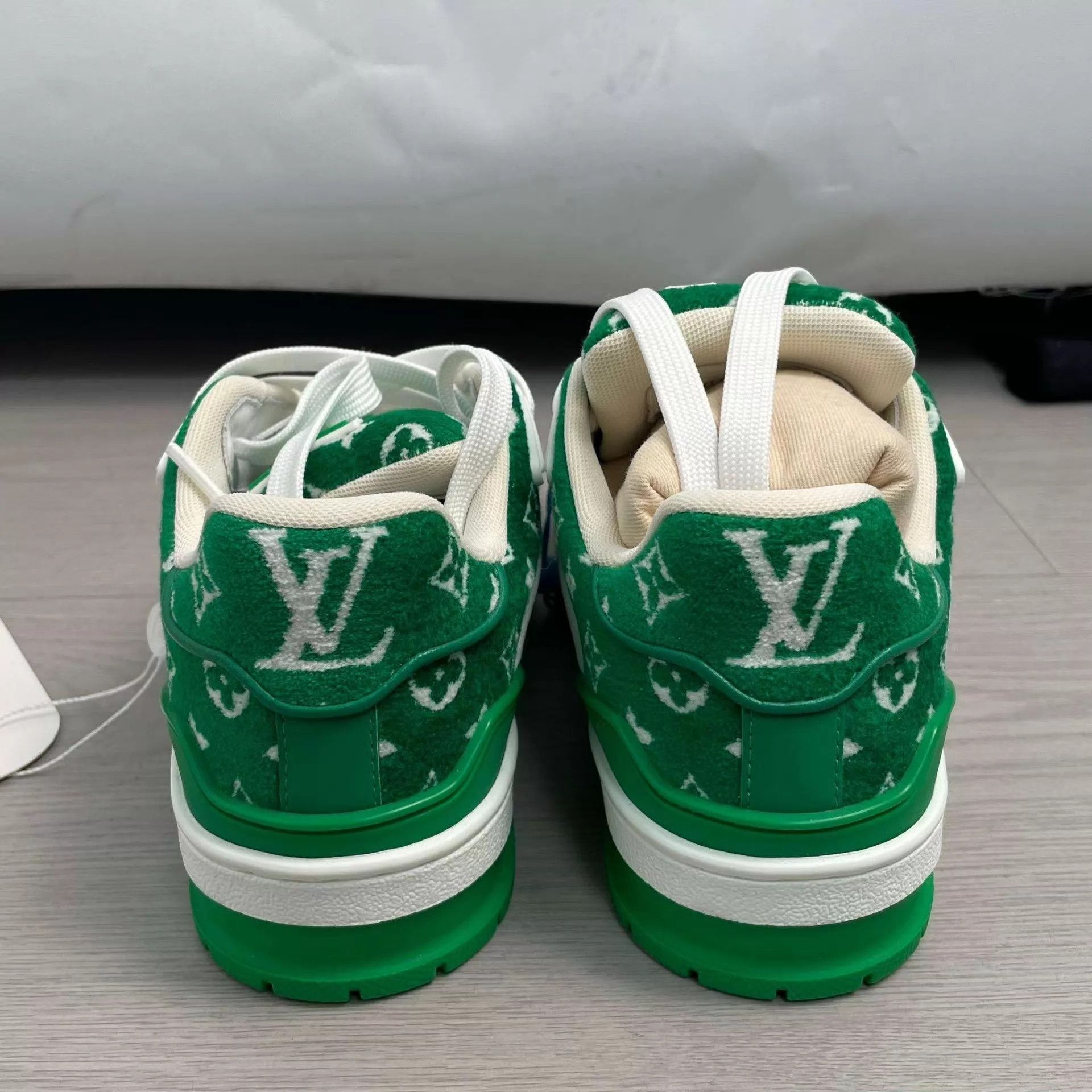 Louis Vuitton LV Trainer White Green Flocked 35.5 Size US 5 / IT 35 - 9 Thumbnail