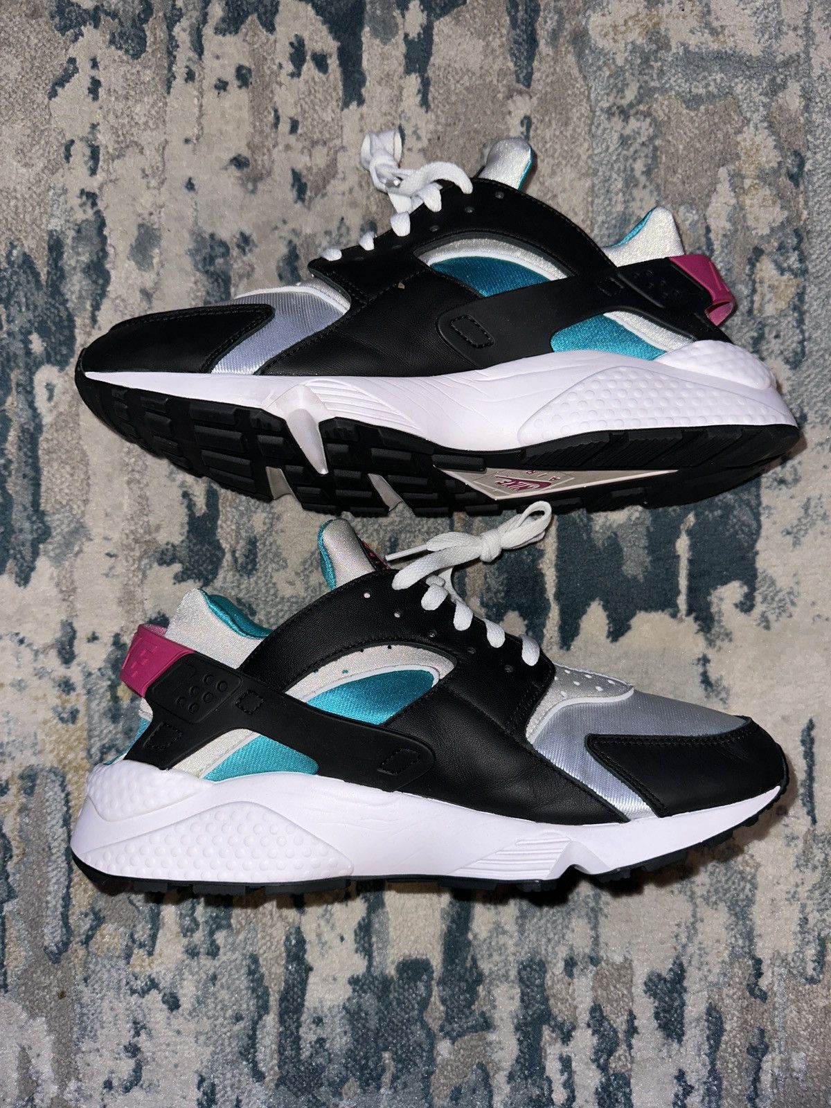 Nike Nike Air Huarache Size US 11 / EU 44 - 2 Thumbnail