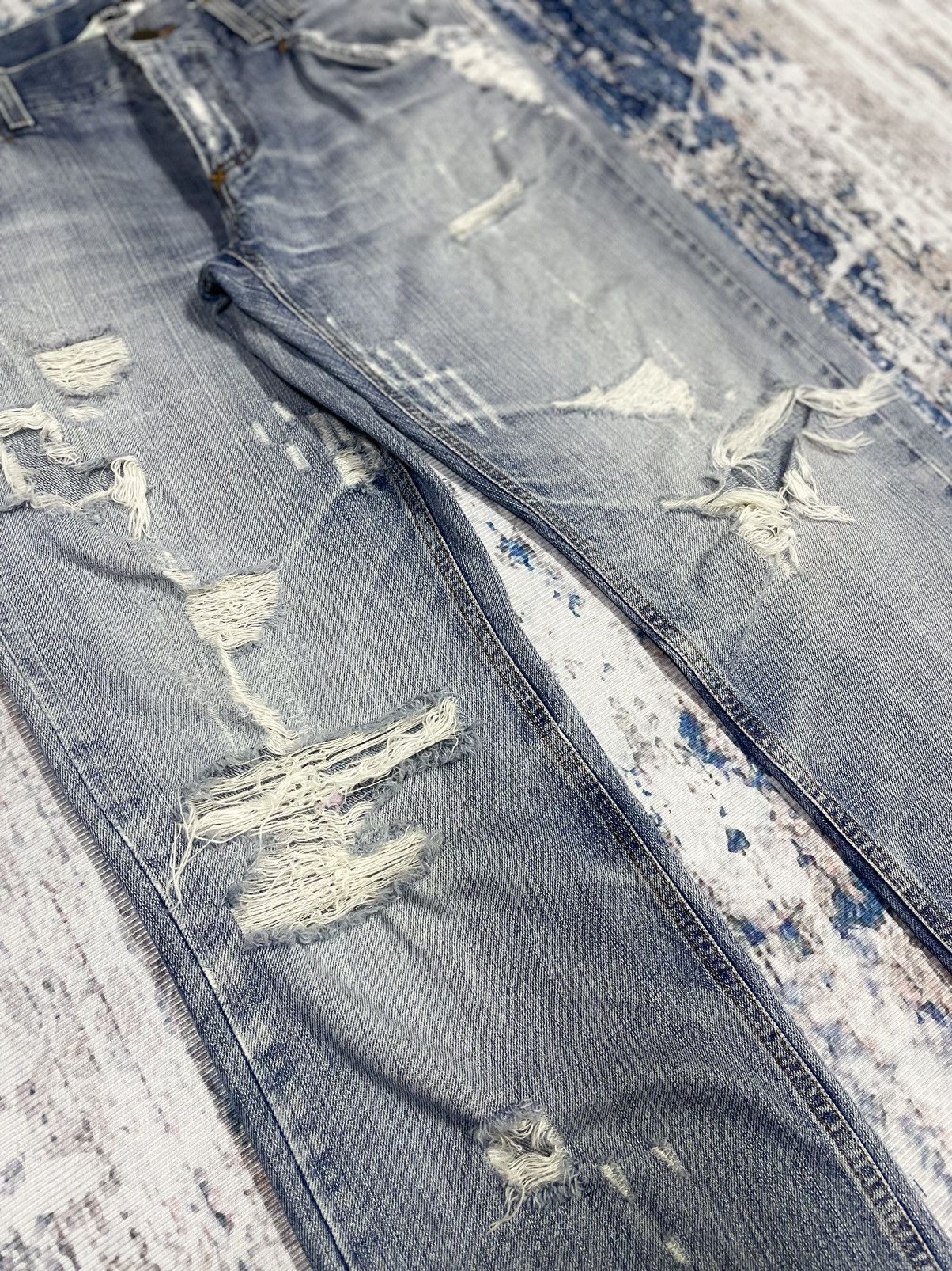 Dolce & Gabbana SS04 DOLCE&GABBANA DAVID BECKHAM DISTRESSED LIGHT WASH JEANS Size US 35 - 5 Thumbnail
