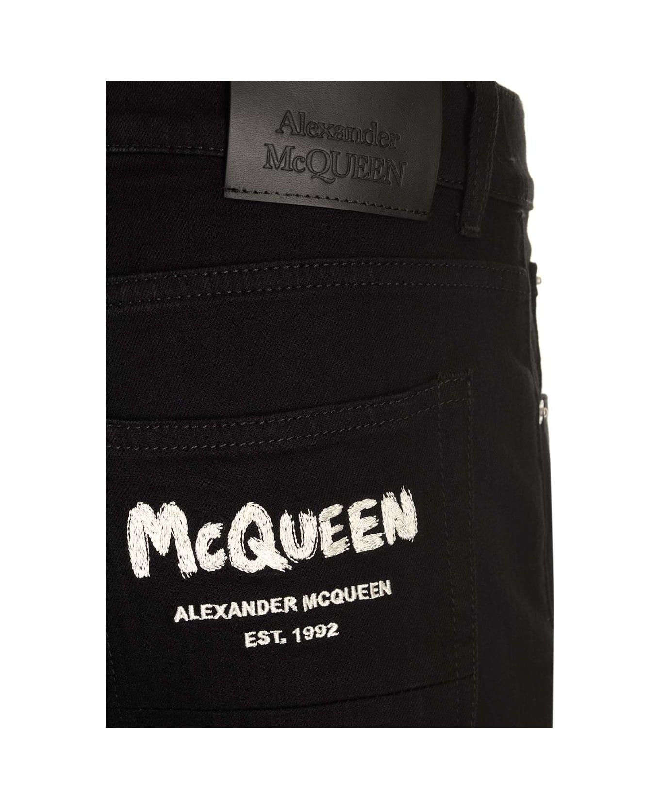 Alexander McQueen o1w1db10725 Graffiti EMB Jeans in Black Size US 30 / EU 46 - 3 Thumbnail