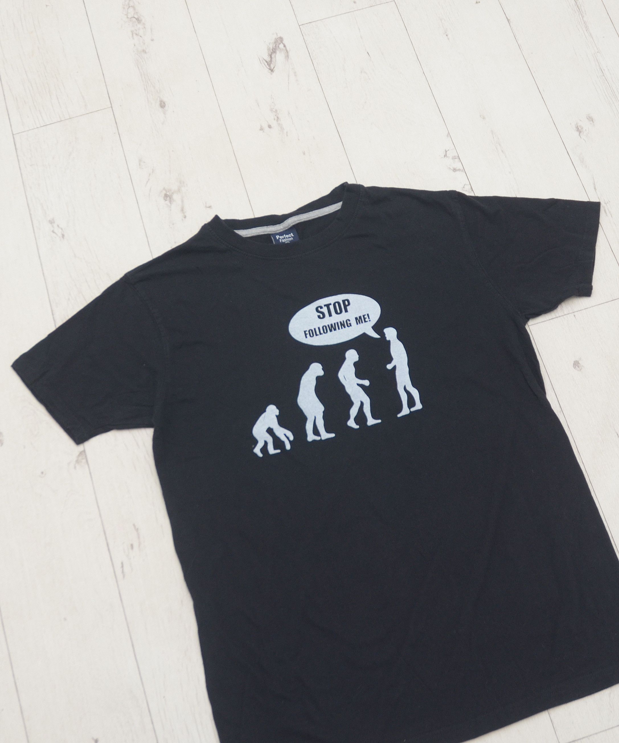 Vintage Vintage Stop Following Me 00s Evolution Humor Tee Slogan Size US M / EU 48-50 / 2 - 2 Thumbnail