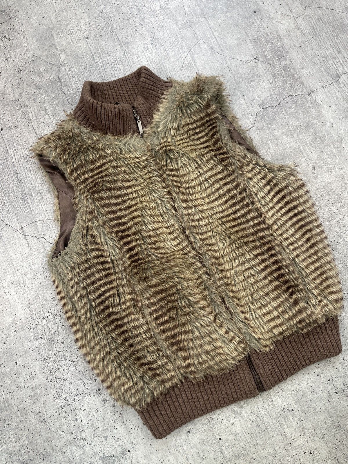 Japanese Brand Vintage Japanese Fur raccoon avant-garde vest Size L / US 10 / IT 46 - 2 Thumbnail