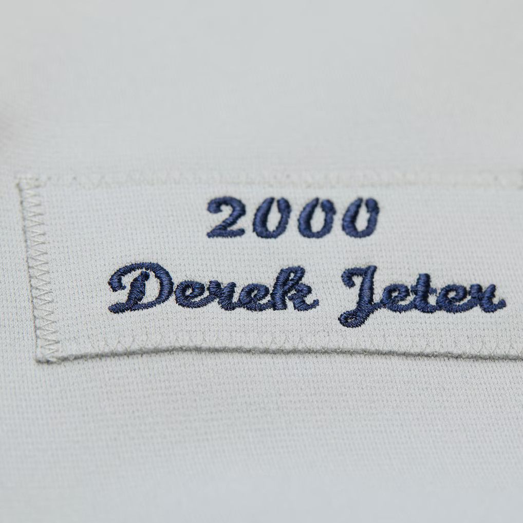Mitchell & Ness Derek Jeter New York Yankees 2000 Authentic Throwback Jersey Size US S / EU 44-46 / 1 - 6 Thumbnail