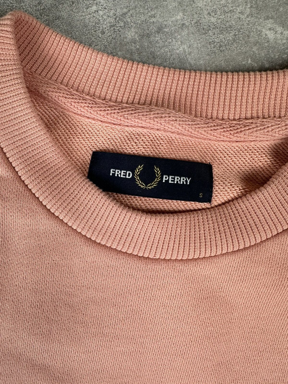 Fred Perry Fred Perry Mens Centre Logo Pink Sweatshirt Size US S / EU 44-46 / 1 - 3 Thumbnail