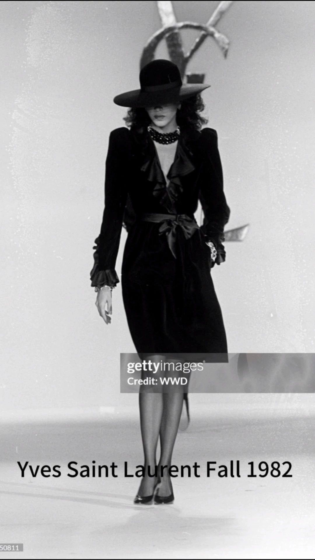 Yves Saint Laurent YSL Rive Gauche 1982 Silk Velvet Dress Black S & Blue M Size XS / US 0-2 / IT 36-38 - 1 Thumbnail
