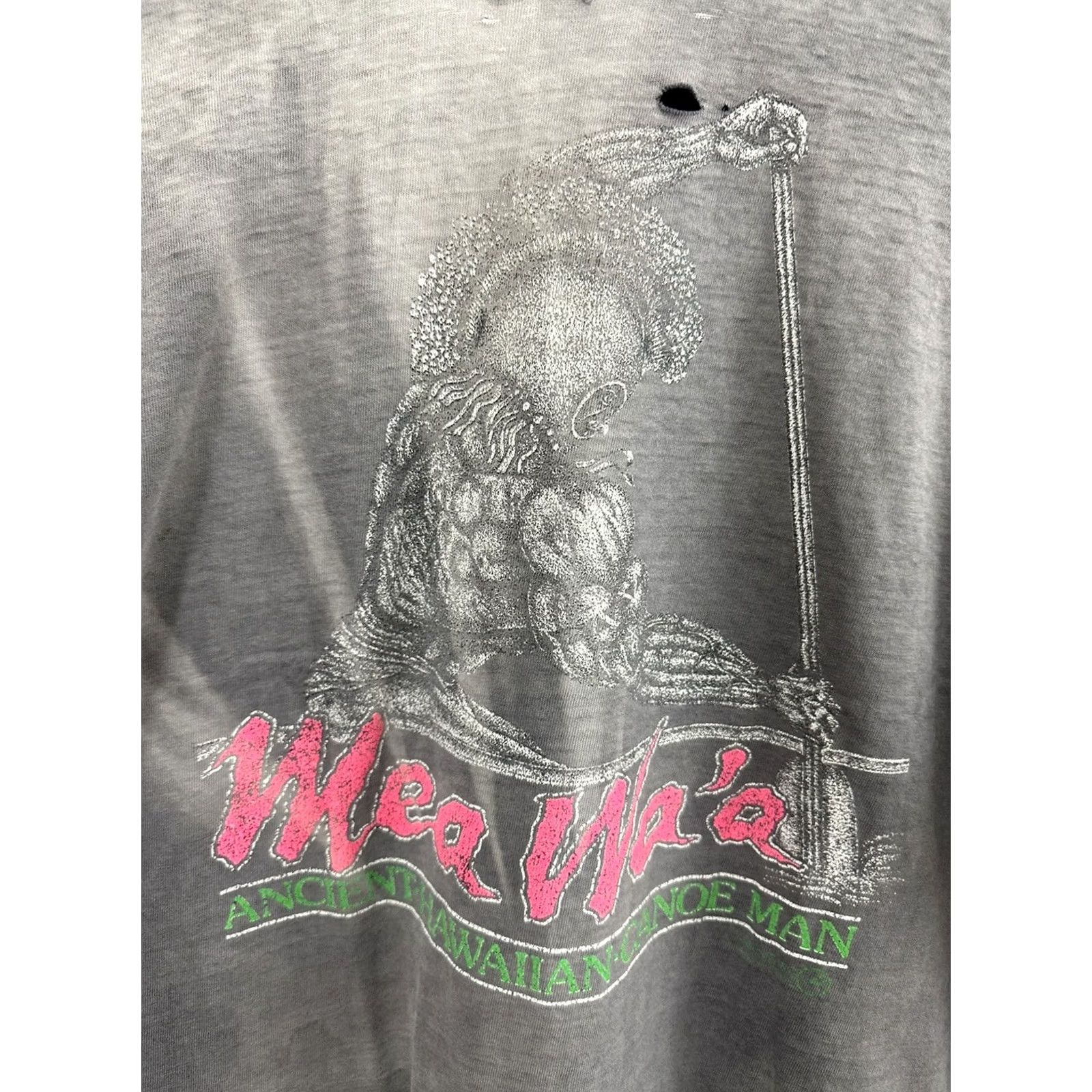 Hanes VINTAGE Ancient Hawaiian Canoe Man Gradient Sun Faded Streak Worn WIP T-Shirt XL Mens Size US XL / EU 56 / 4 - 4 Thumbnail