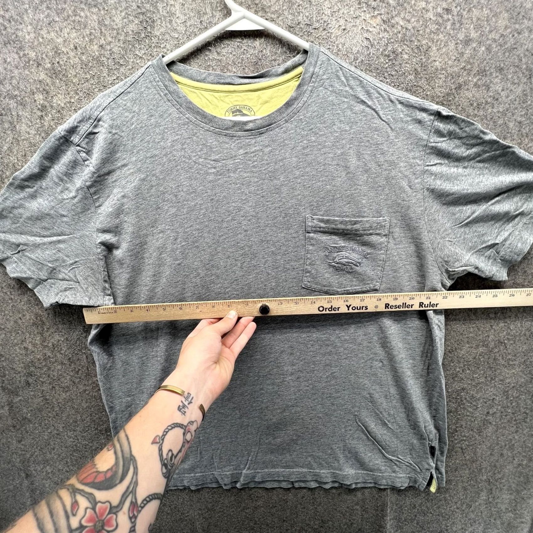 Tommy Bahama VINTAGE Tommy Bahama Shirt Mens Large Gray Pima Cotton Pocket Tee Cerveza Pacifico Size US L / EU 52-54 / 3 - 3 Thumbnail