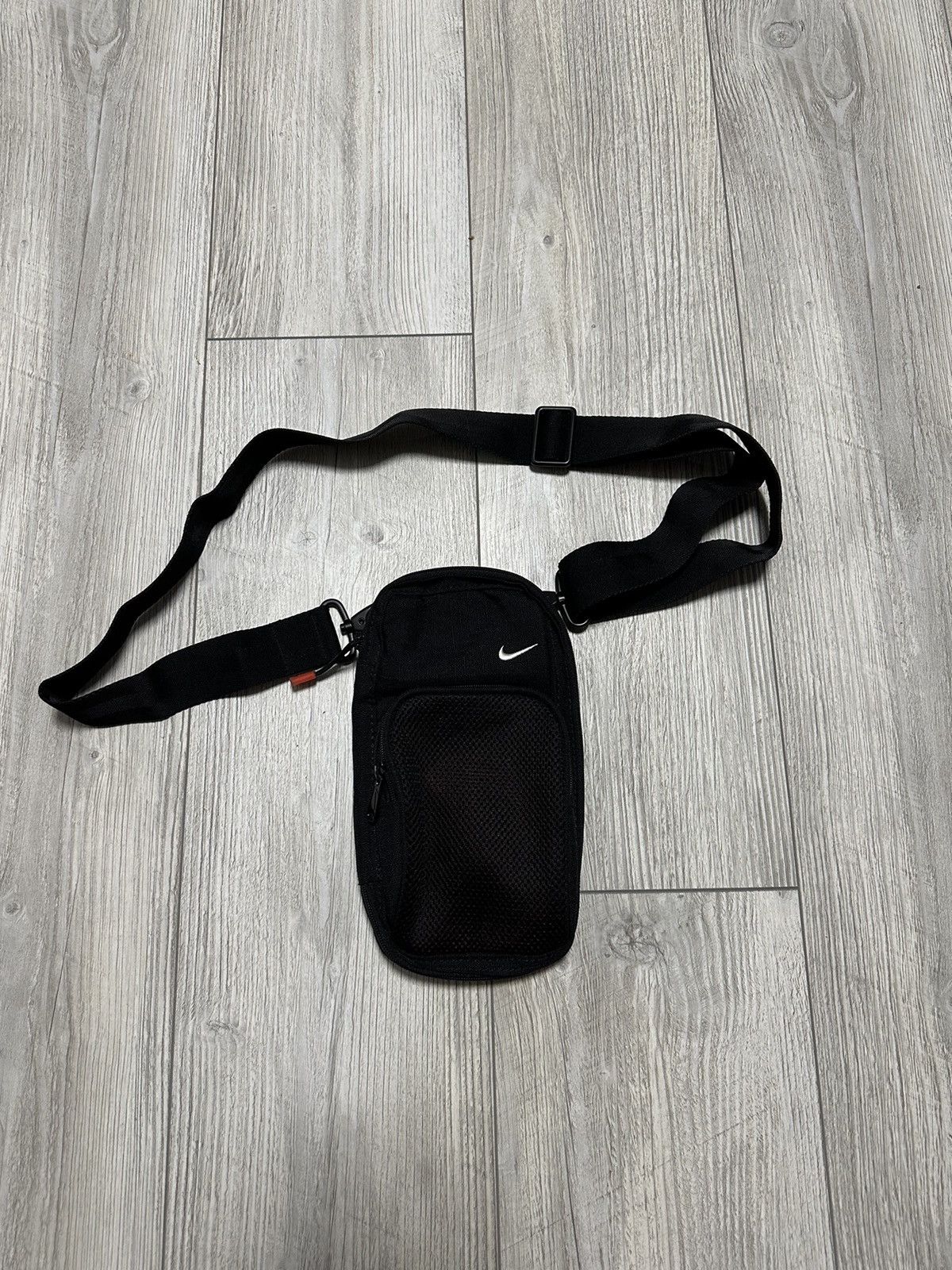 Vintage Vintage Nike Messenger Mini Bag Size ONE SIZE - 1 Thumbnail