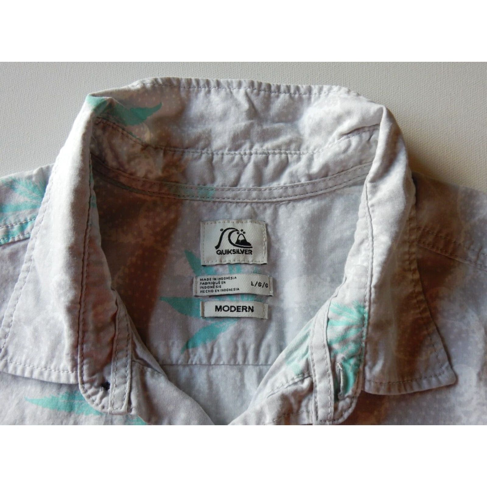 Quiksilver QUICKSILVER Men's Floral Short Sleeve Button-Up Shirt Size L Gray Size US L / EU 52-54 / 3 - 4 Thumbnail