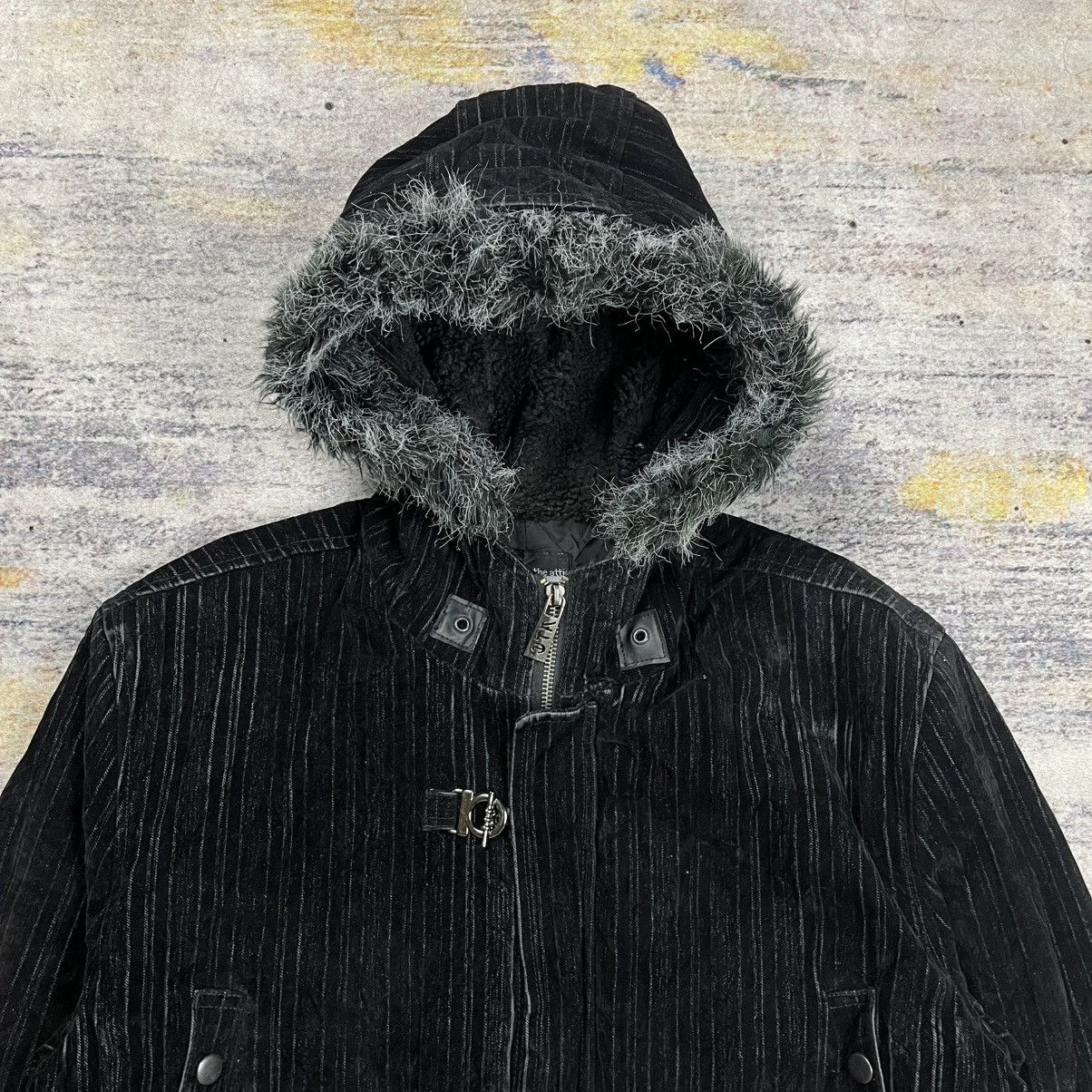 In The Attic In the attic trim fur parka bondage parka jacket vkei style Size US L / EU 52-54 / 3 - 7 Thumbnail