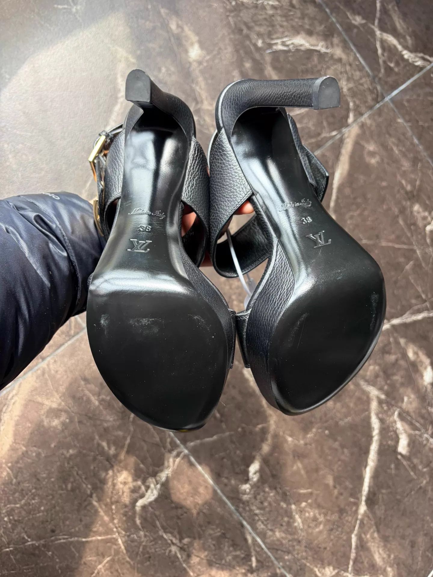 Louis Vuitton Louis Vuitton Black Gold Heel Sandals 38 (11.5cm) Gold Size US 7.5 / IT 37.5 - 5 Thumbnail