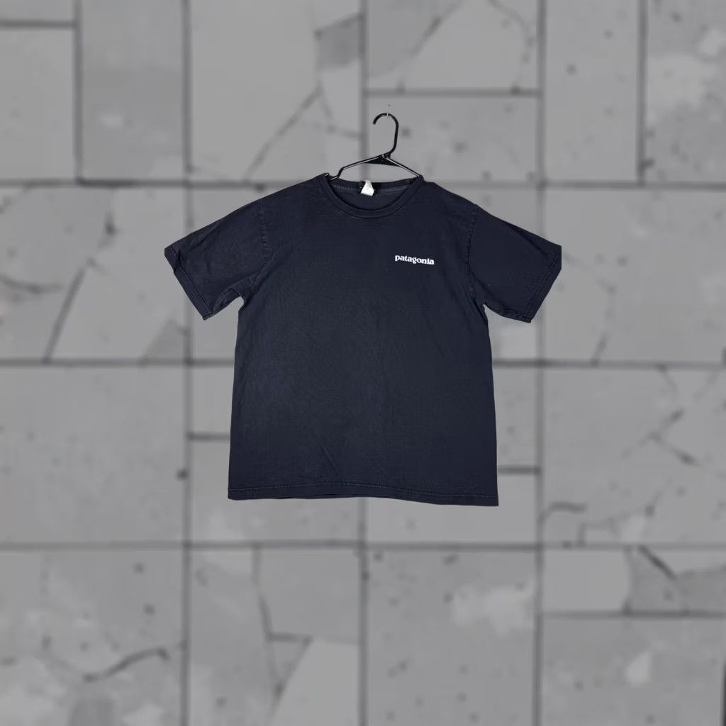 Patagonia Patagonia Mens Large Black Short Sleeve Organic Cotton Classic Logo Tee Shirt Size US L / EU 52-54 / 3 - 1 Thumbnail