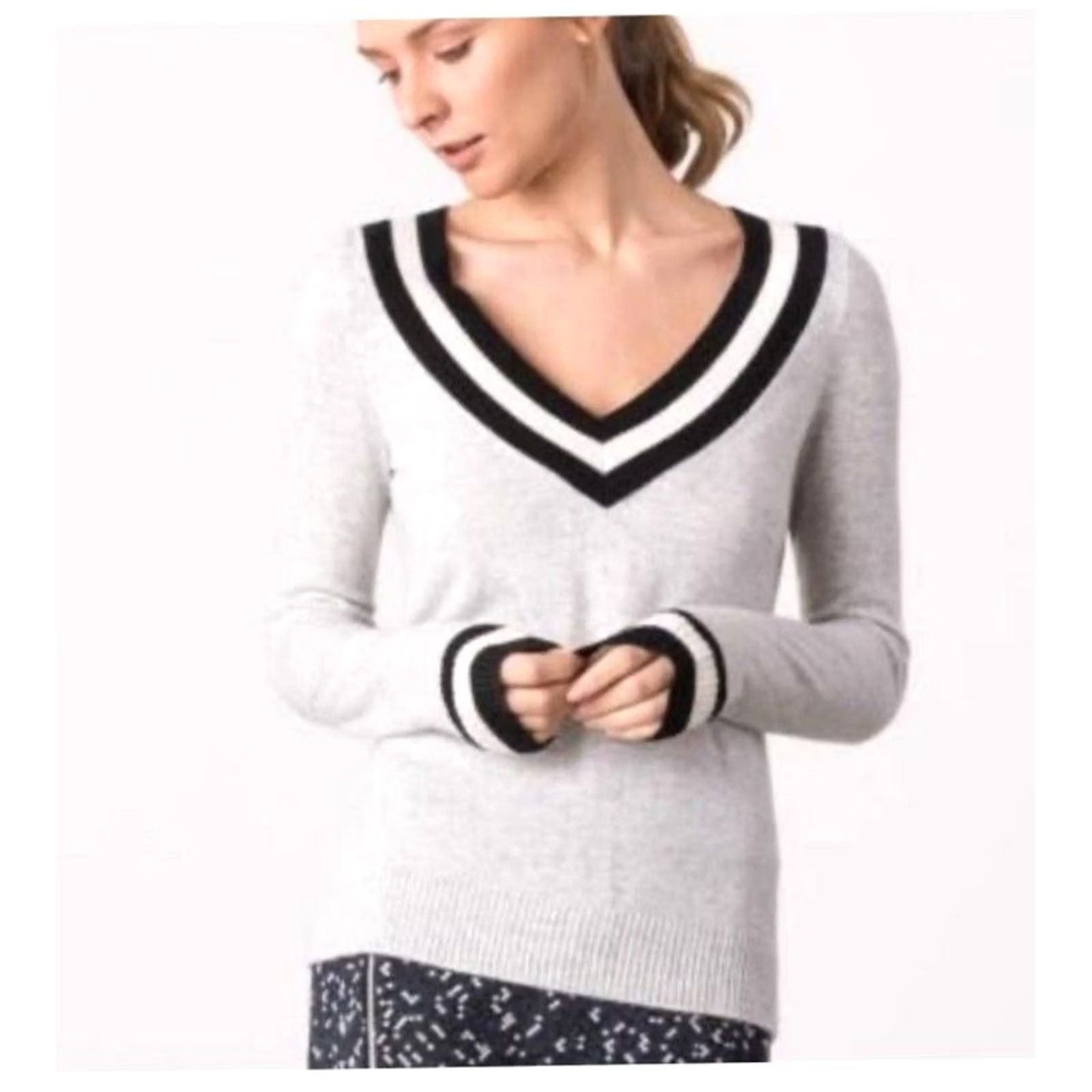Vintage Margret O'Leary Womens V-neck Black Light Gray Cashmere Sweater Sz M Size M / US 6-8 / IT 42-44 - 2 Thumbnail
