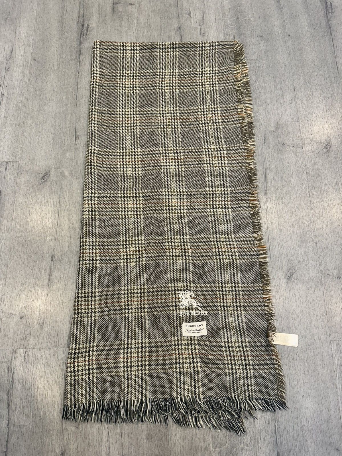 Burberry Burberry 100% Cashmere Plaid Scarf Scotland Embroidered Logo Size ONE SIZE - 3 Thumbnail