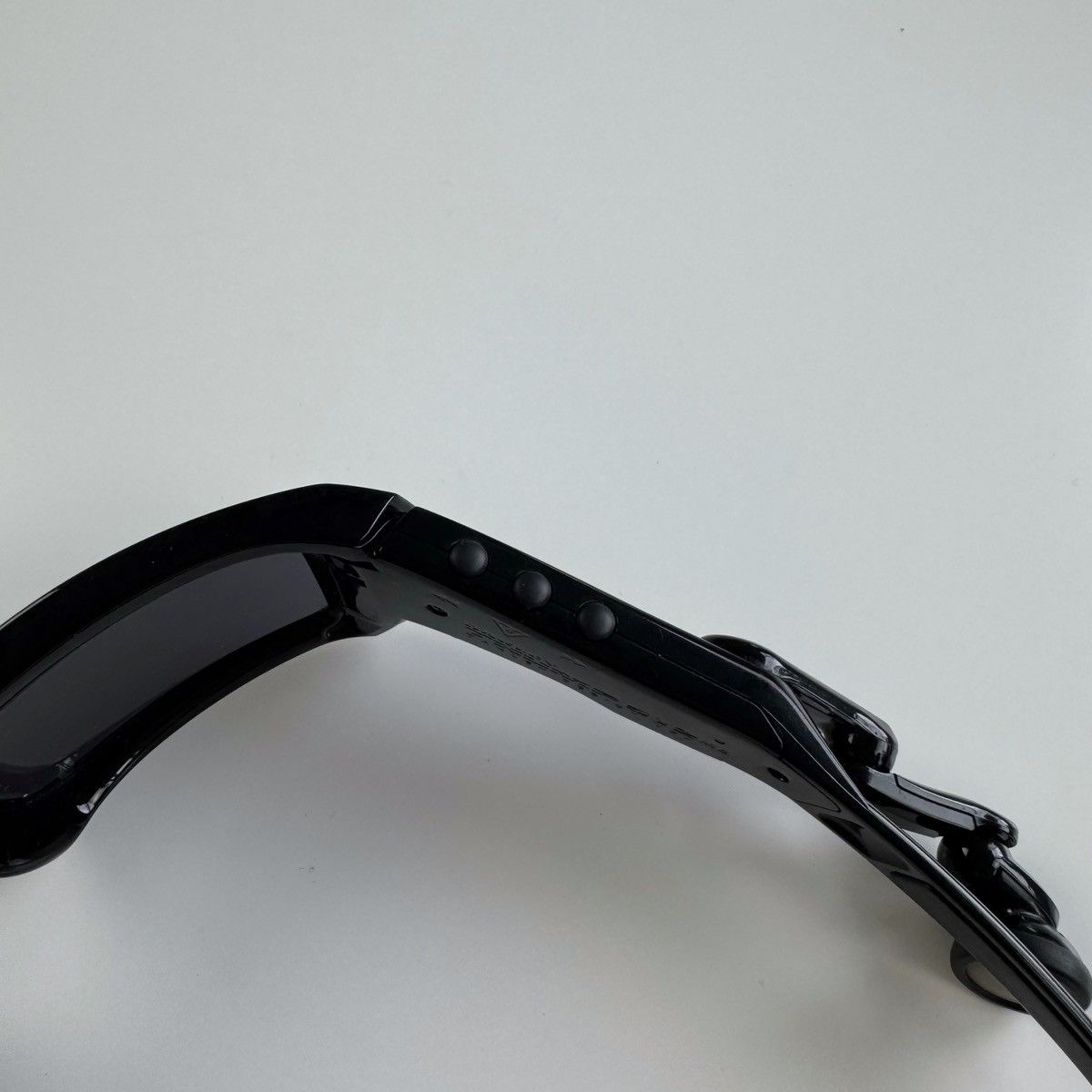 Oakley OG 2003 OAKLEY THUMP 512MB MP3 BLACK IRIDIUM SUNGLASSES Size ONE SIZE - 11 Thumbnail