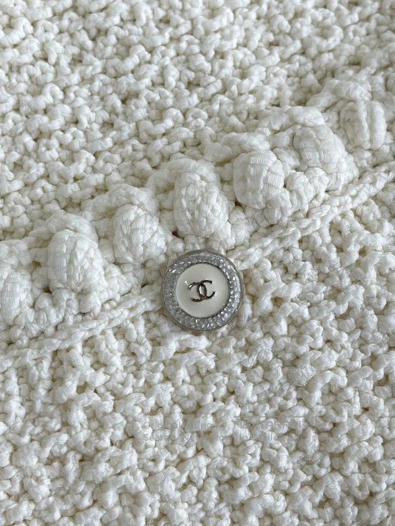 Chanel Chanel White Knit Vest Coat. Size US XS / EU 42 / 0 - 4 Thumbnail