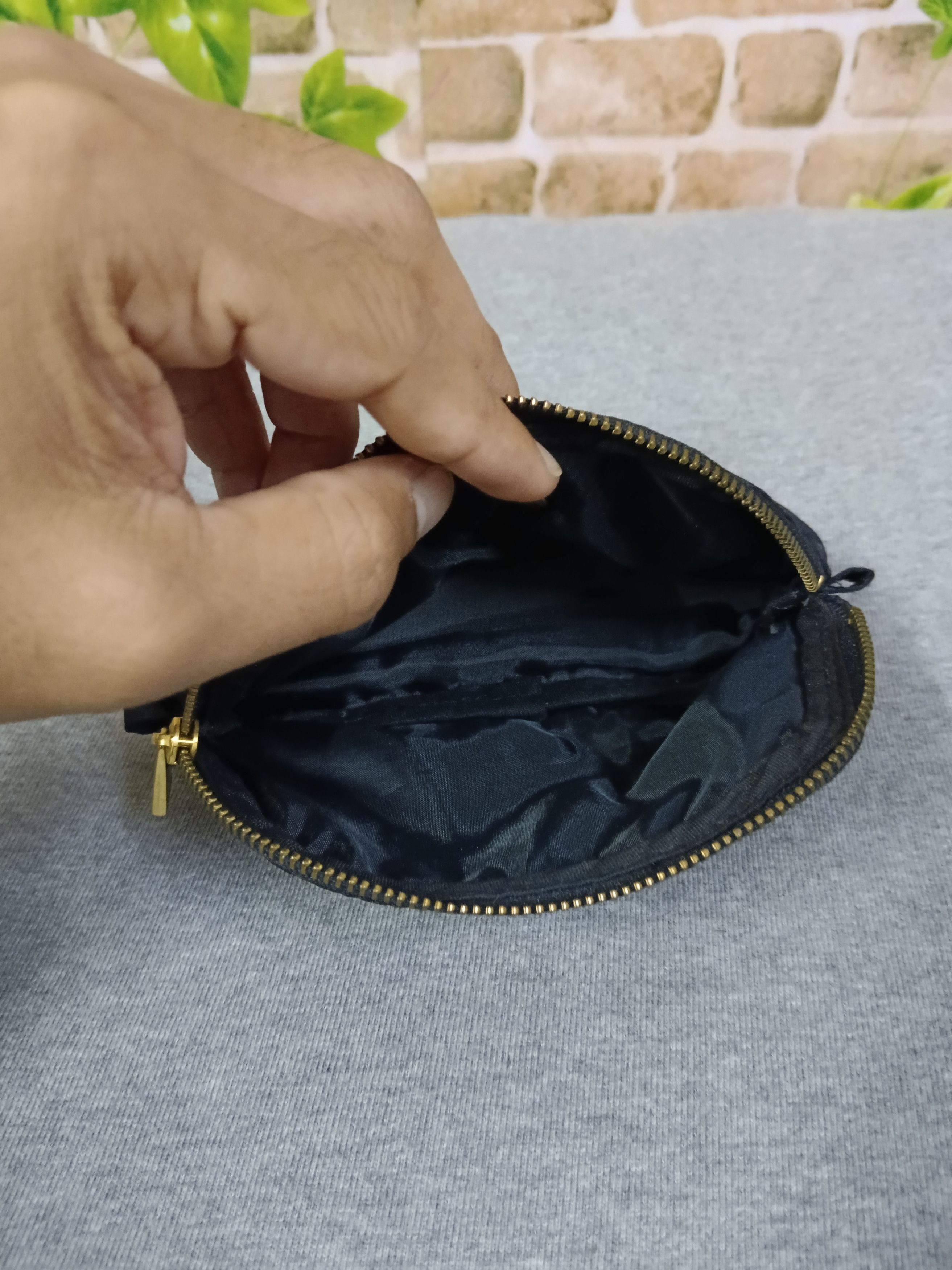 Celine CELINE PARIS GOLD RING COSMETIC BAG Size ONE SIZE - 5 Thumbnail
