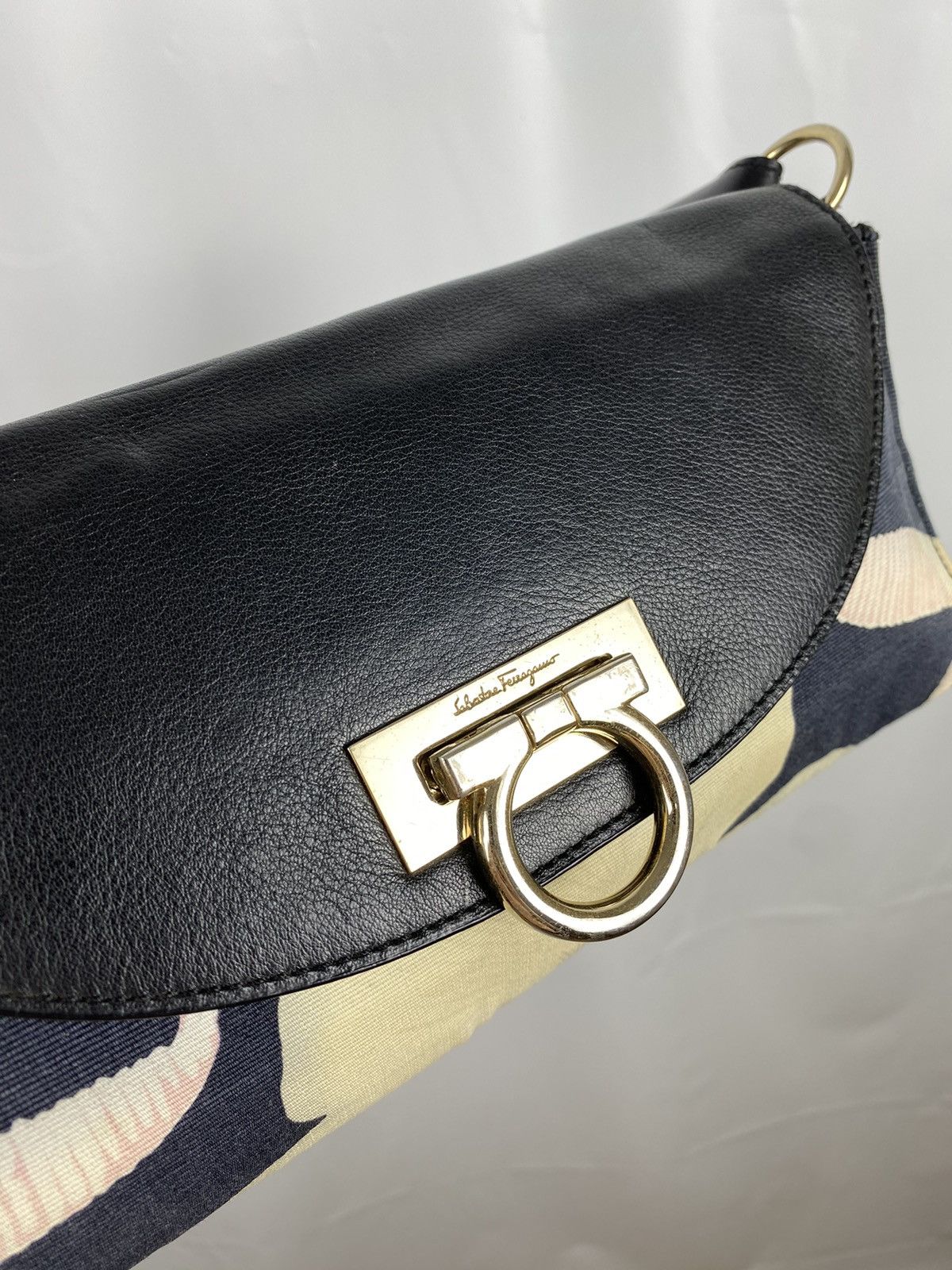 Salvatore Ferragamo Salvatore Ferragamo Gancini Shoulder Bag Canvas & Leather Size ONE SIZE - 8 Thumbnail