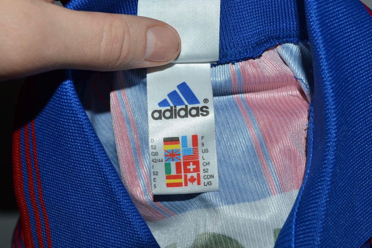 Adidas × Vintage Vintage F.C. Bayern munchen Opel T-shirt Size US L / EU 52-54 / 3 - 8 Thumbnail