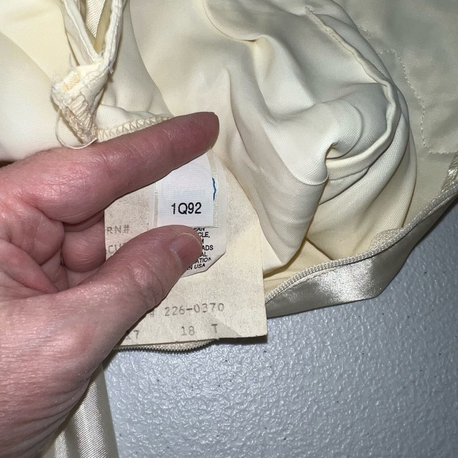 Other Vintage 1980s Alfred Angelo Ivory Satin Wedding Gown! Size XXL / US 16-18 / IT 52-54 - 9 Thumbnail