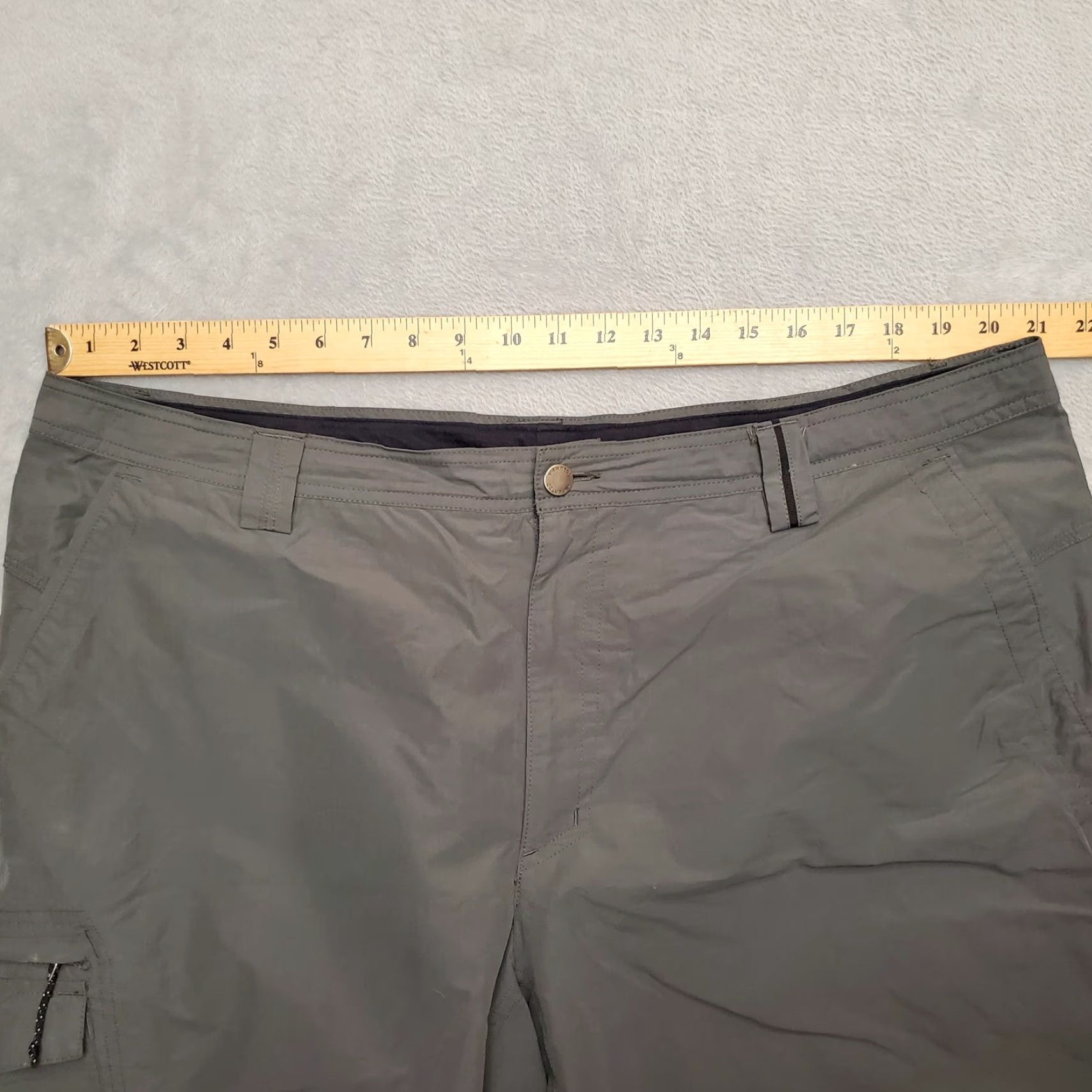 Vintage Columbia Shorts Mens 42 Gray Tactel Nylon Performance Blend Cargo Omni Shield Shorts Mens 42 Gray Nylon Cargo Pocket Moisture Wicking Quick Dry Size US 42 / EU 58 - 6 Thumbnail