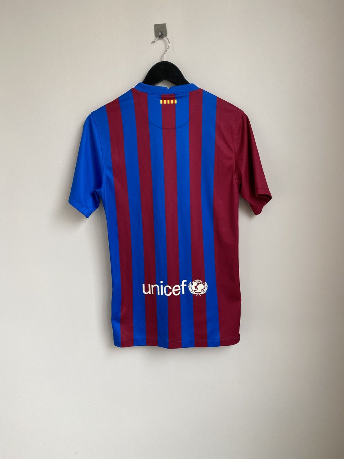 Nike BARCELONA HOME FOOTBALL SHIRT SOCCER JERSEY NIKE Size US S / EU 44-46 / 1 - 6 Thumbnail