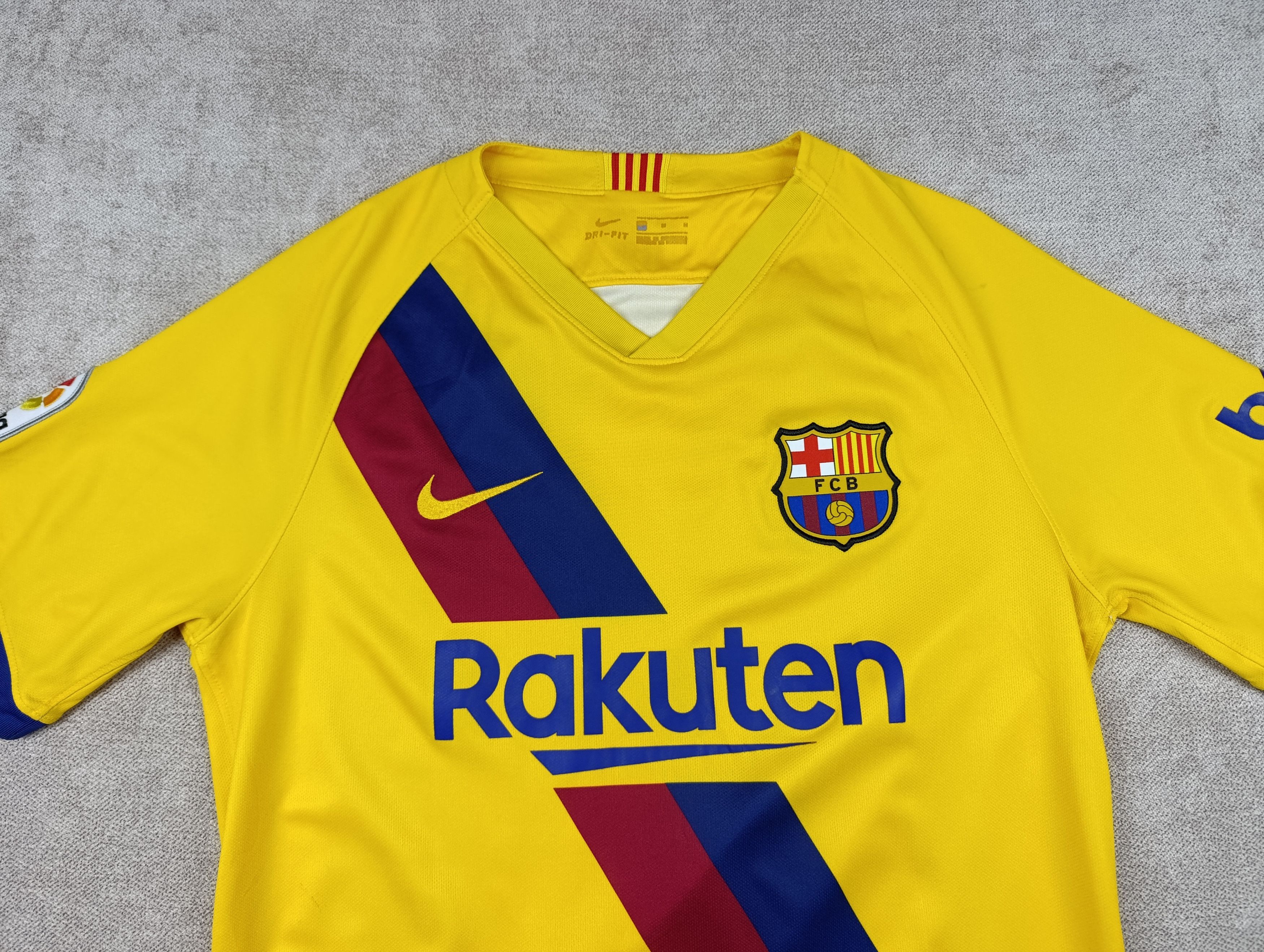 Nike NIKE BARCELONA 2019\20 AWAY FOOTBALL SHIRT JERSEY #10 MESSI Size US M / EU 48-50 / 2 - 4 Thumbnail