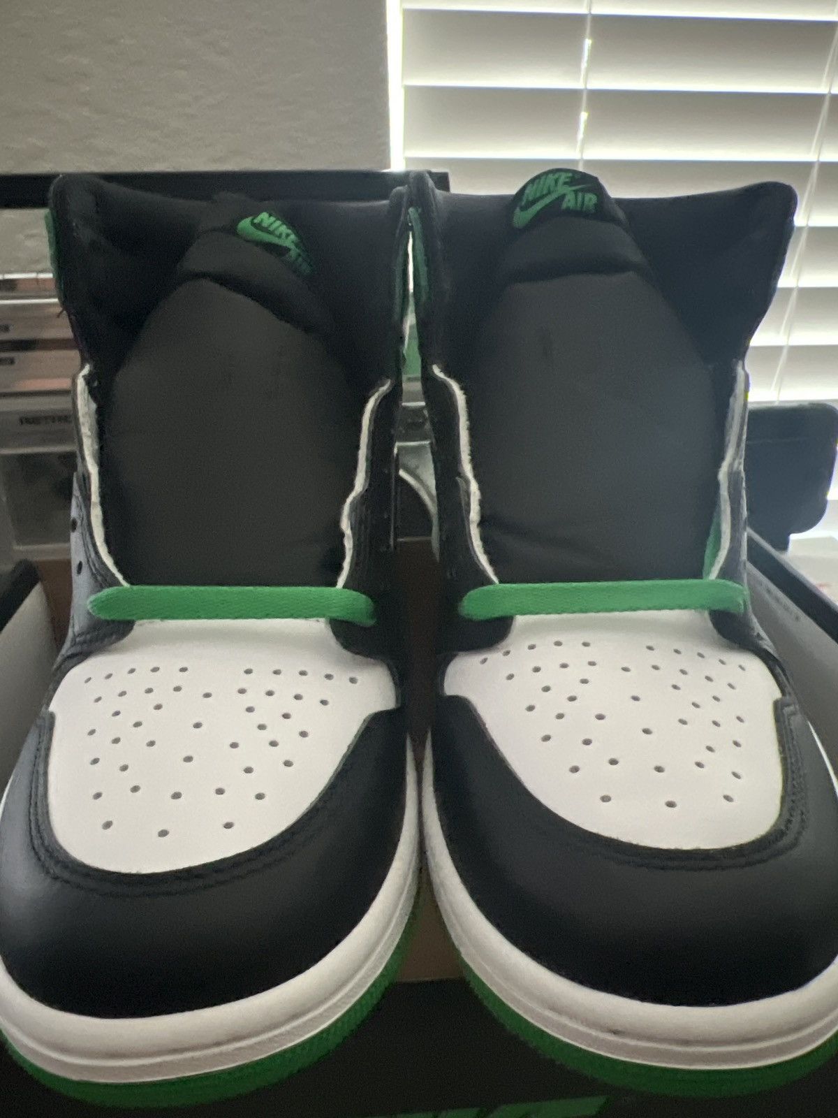 Jordan Brand × Nike Jordan 1 Celtic Colorway Size US 10.5 / EU 43-44 - 4 Thumbnail