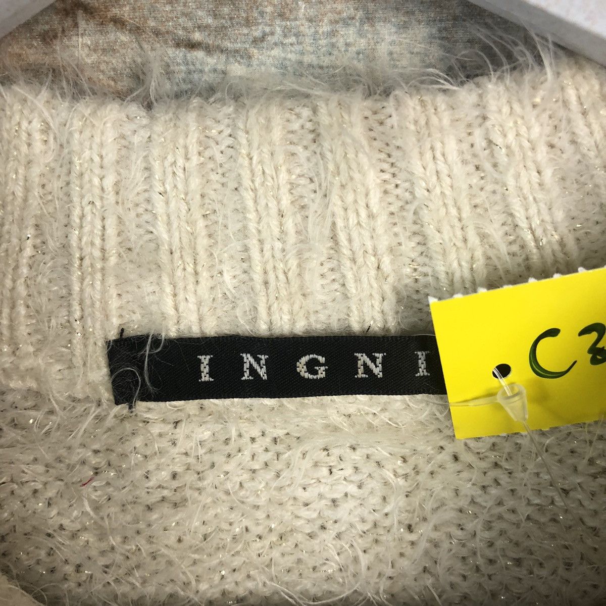 Vintage DL Ingni White shaggy fur Mohair Knitwear #C390 Size S / US 4 / IT 40 - 9 Thumbnail