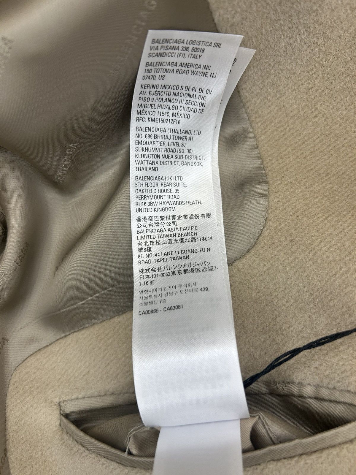 Balenciaga Balenciaga Oversized Brushed Coat in Camel Size US S / EU 44-46 / 1 - 7 Thumbnail