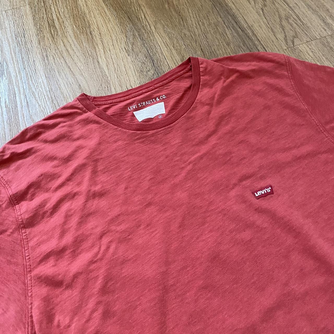 Levi's Red Levi's T-shirt with a relaxed fit Size US M / EU 48-50 / 2 - 1 Thumbnail