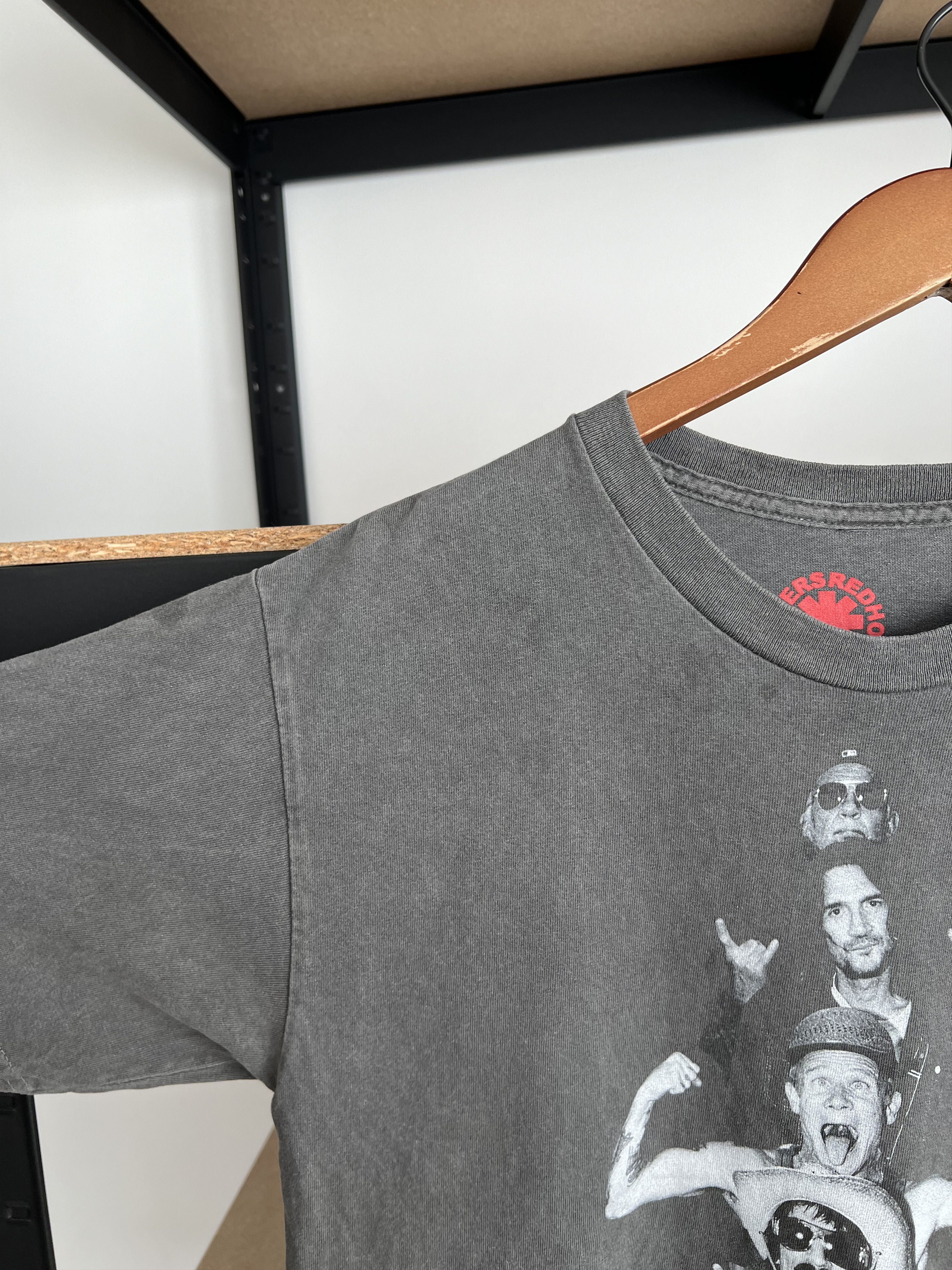 Band Tees Red Hot Chili Peppers Unlimited Love World Tour 2023 T-shirt Size US M / EU 48-50 / 2 - 14 Thumbnail