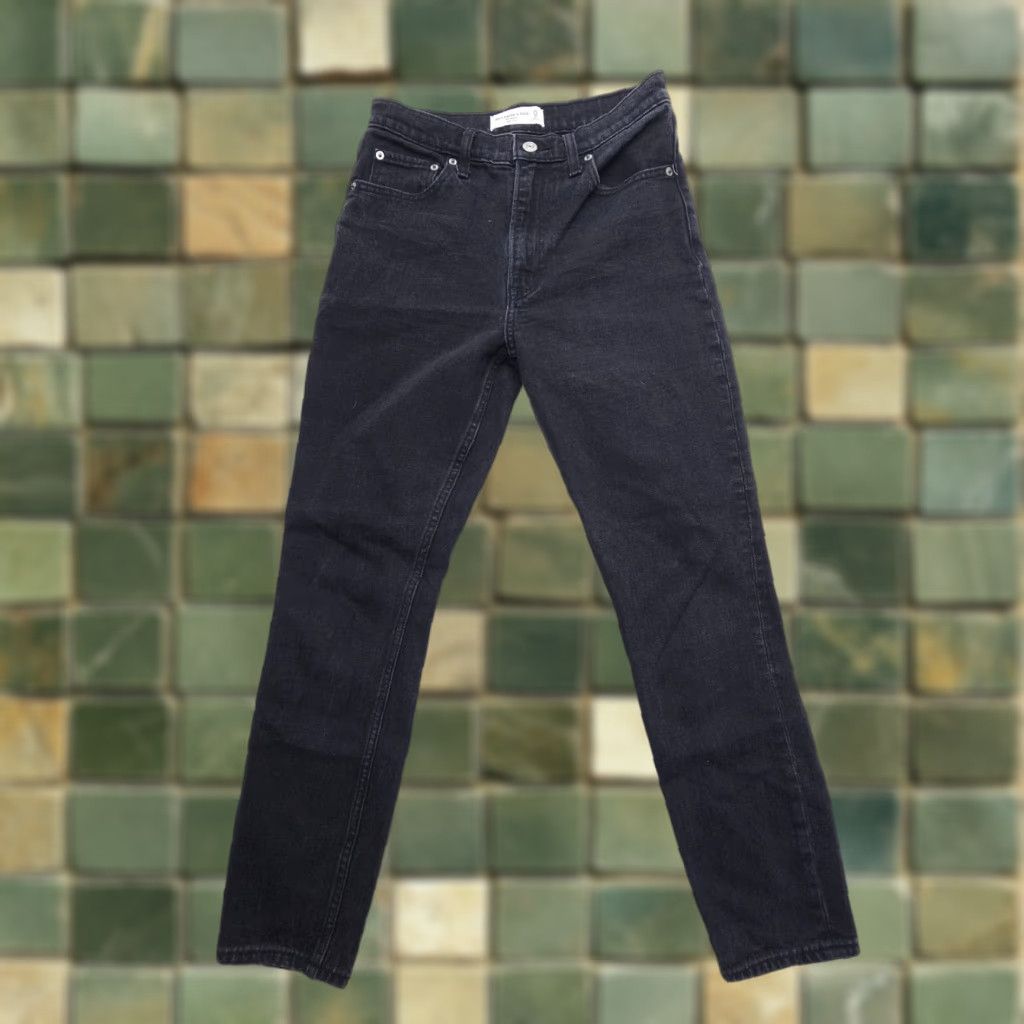 Abercrombie & Fitch Abercrombie & Fitch The Skinny High Rise Jeans Size 0 / 25 Black Dark Wash 26"in - Women's Jeans, 90s, Vintage? No. Size 25" / US 0 / IT 36 - 1 Thumbnail